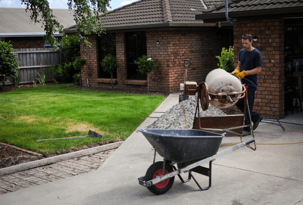 concrete contractor resurfacing the concrete driveway
