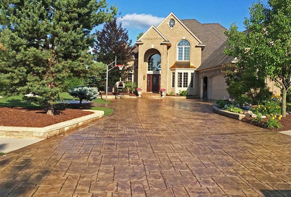 residential drivweay in colored stamped concrete